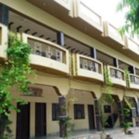 Kedar Dham Hotel Mathura Bagian luar foto
