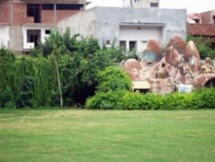Kedar Dham Hotel Mathura Bagian luar foto